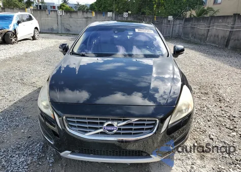 2013 Volvo S60 T5 z USA, uszkodzony, nr VIN YV1612FSXD1216721